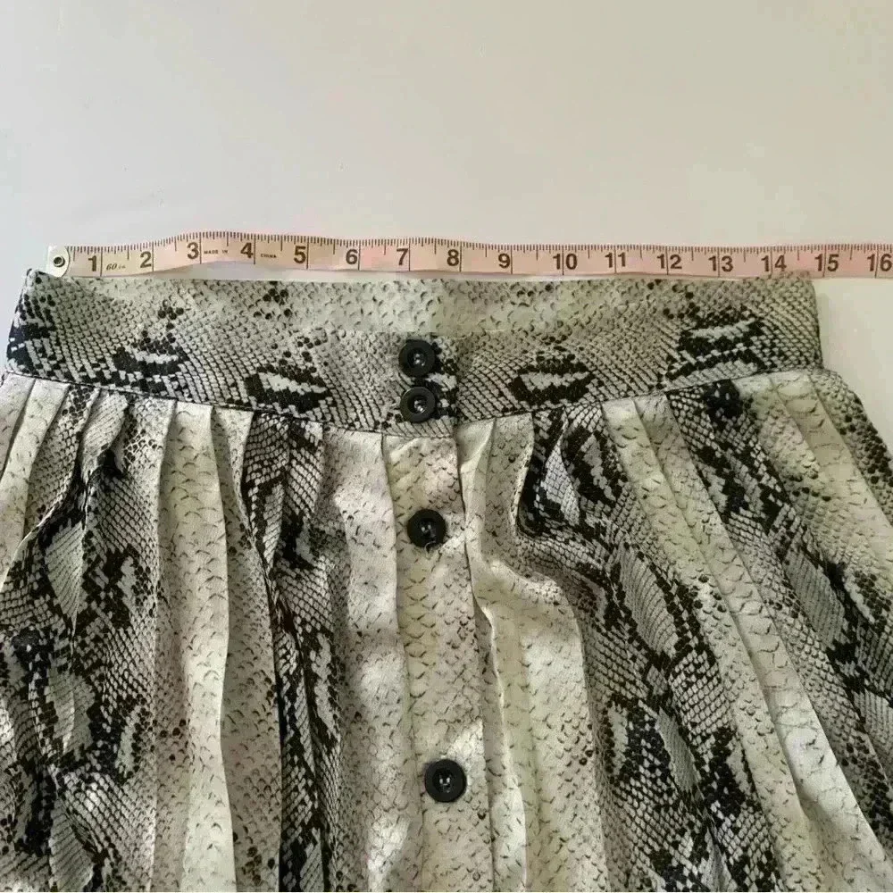Dress Forum Women's Snakeskin Print Pleated Midi Skirt Size Large